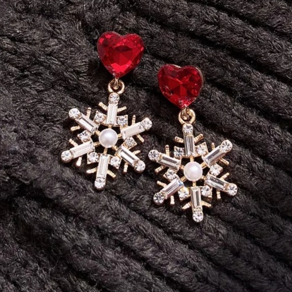 🍒NEW🍒 WINTER WONDERLAND DROP EARRINGS - Picture 6 of 9